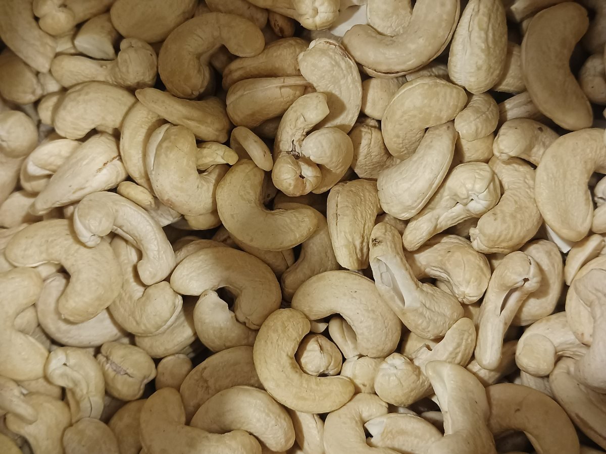 Whole cashew nut kernels — supplied by KPRS Foods