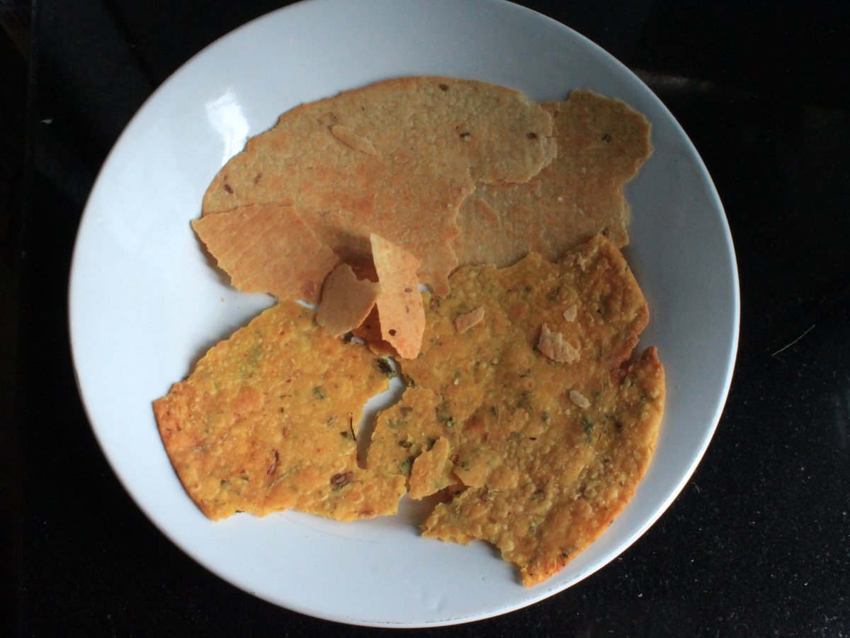 Traditional Gujarati khakhra on a plate — supplied by KPRS Foods